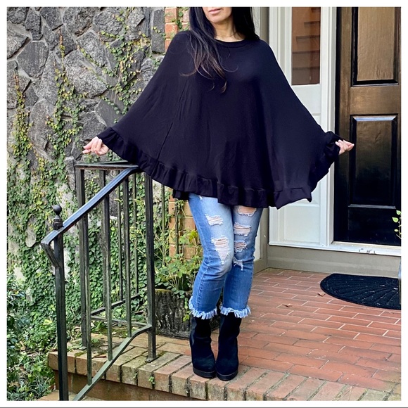 Holiday perfect black soft knit ruffle hem poncho - Picture 5 of 9